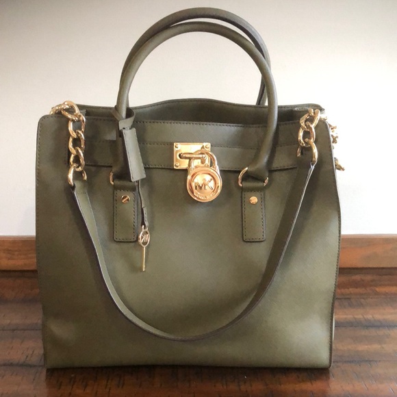 Michael Kors Hamilton Bag with lock and key - Picture 1 of 10